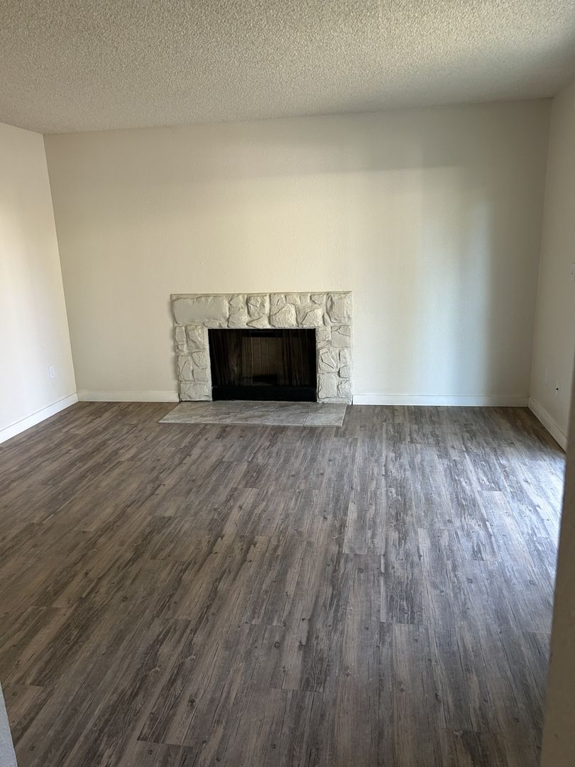 Federal Way Apartment: 16 South 338th Place