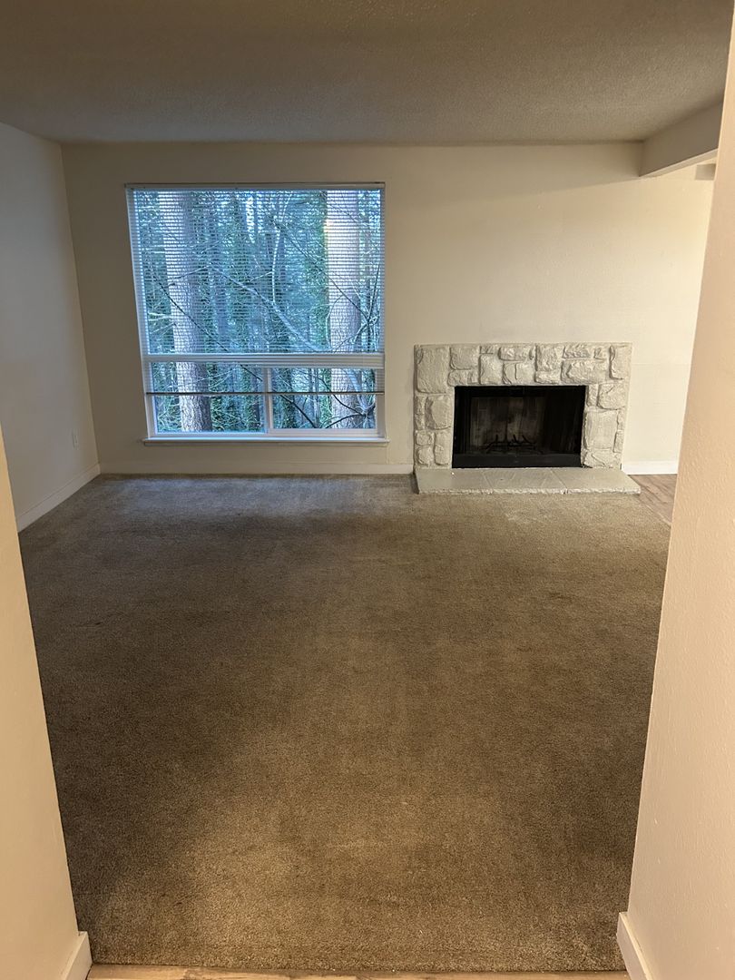 Federal Way Apartment: 34015 First Circle S.