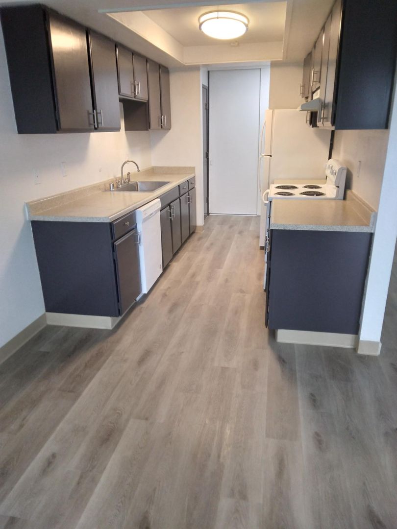 Burien Apartment: 12201 Ambaum Blvd SW