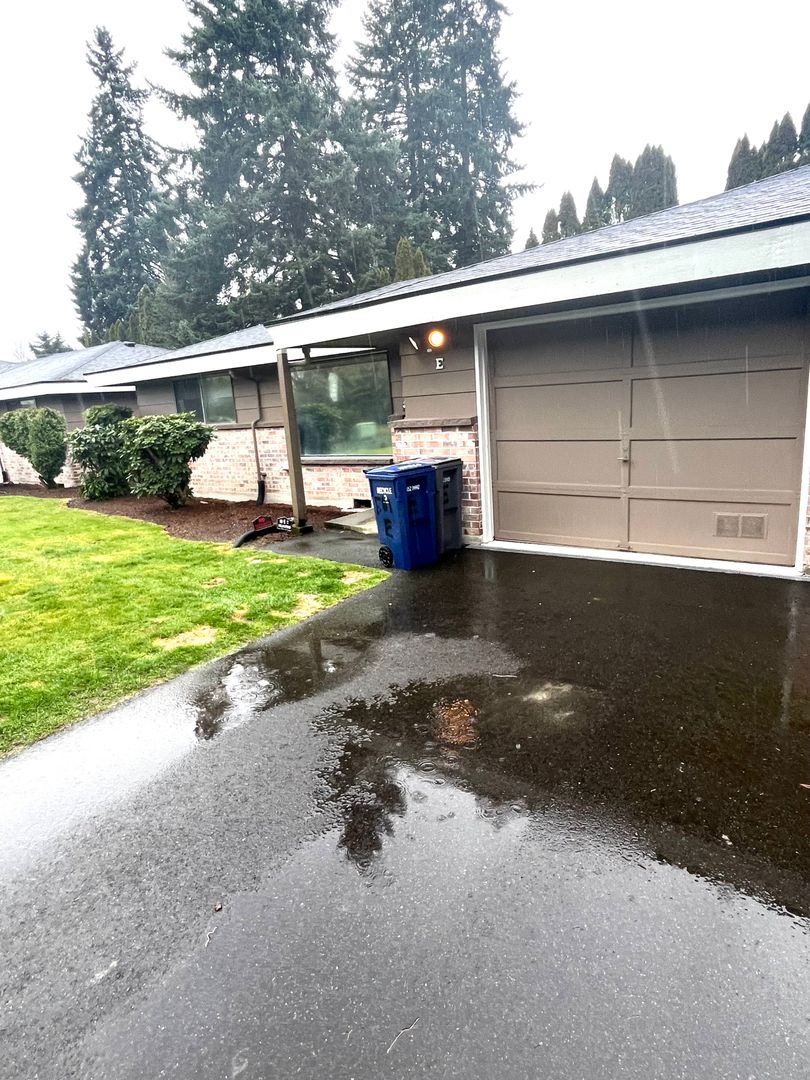 Auburn Apartment: 501 & 802 21st St SE