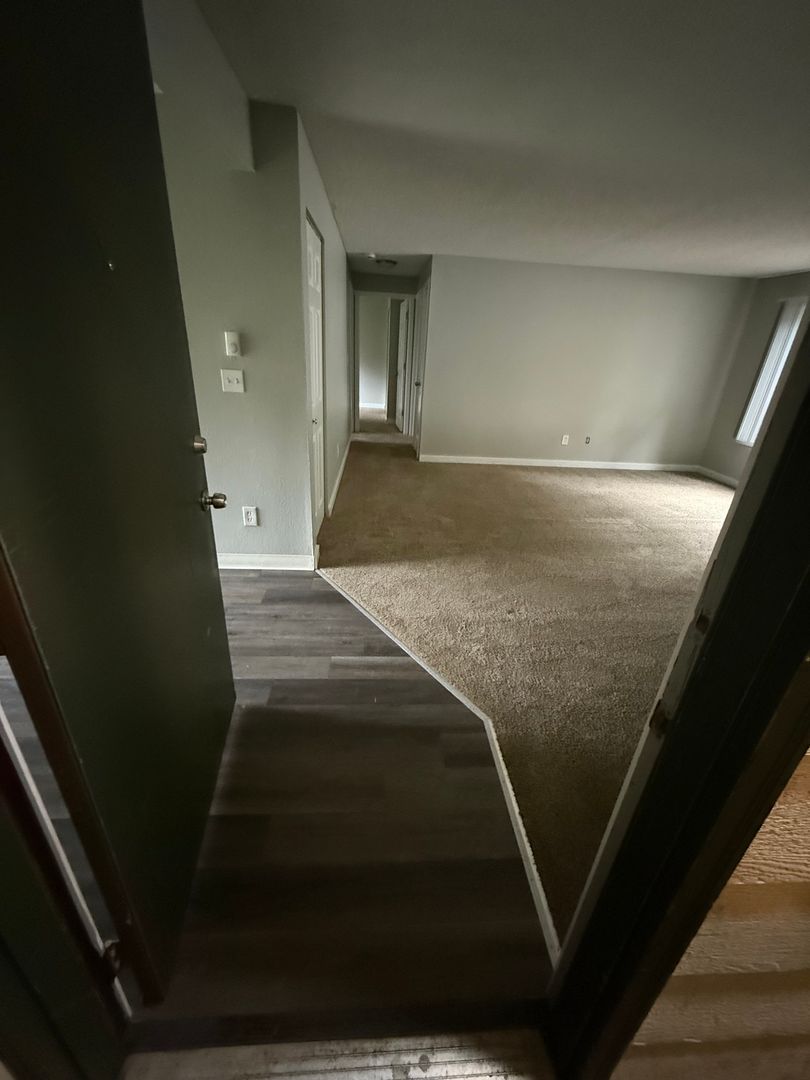 Lake Tapps Apartment: 5711 East 183rd Ave, Apt #1