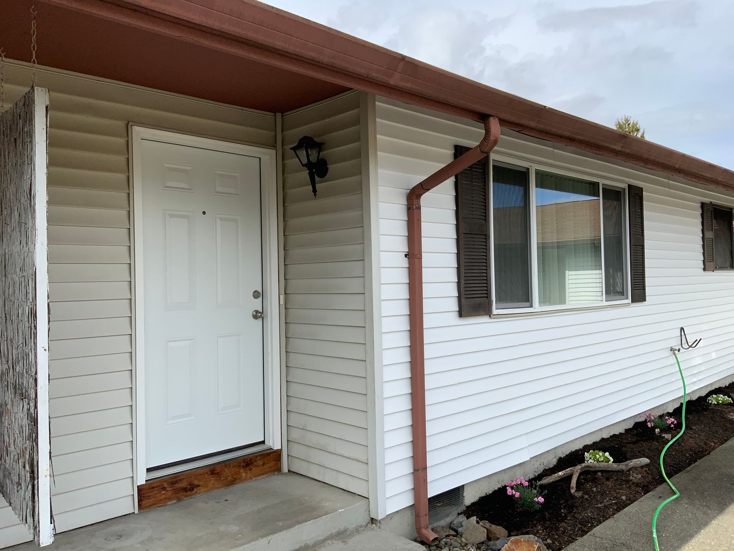 Auburn Apartment: 1615 - 1617 4th Street & 302 - 328 "S" Street SE