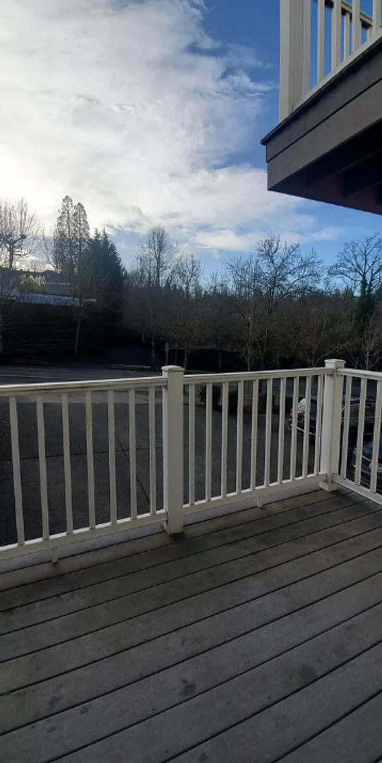 Puyallup Apartment: 215 23rd Ave SW