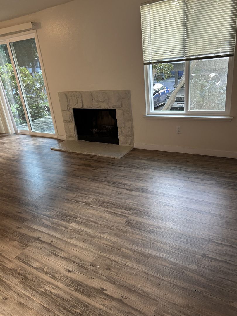 Federal Way Apartment: 30 South 342nd Place