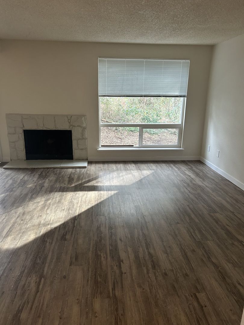 Federal Way Apartment: 19 South 338th Place