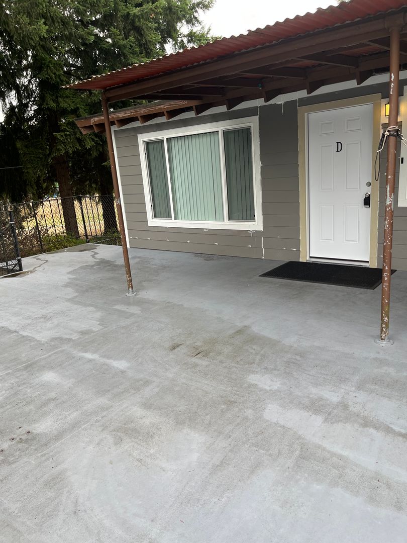 Auburn Apartment: 2212 "O" Street NE