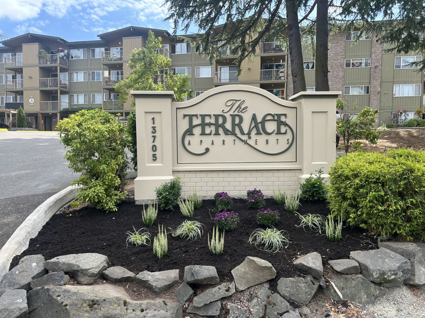 Tukwila Apartment: 13705 56th Avenue S