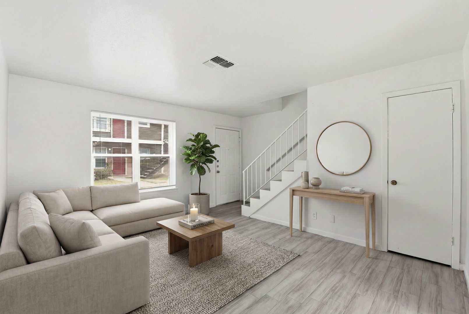 Houston Apartment: 1521 Sherwood Forest