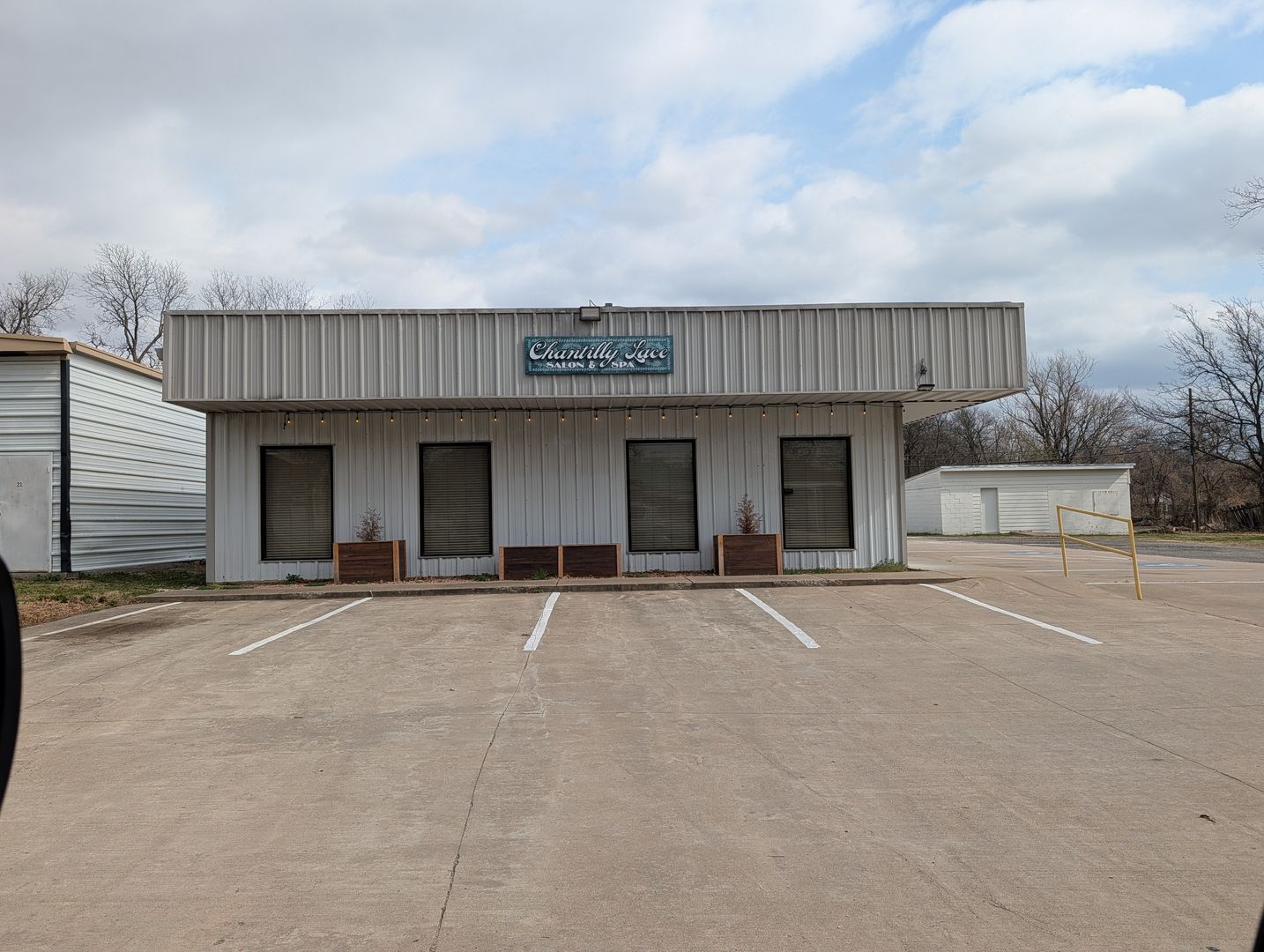 Pryor Apartment: 307 S Adair St