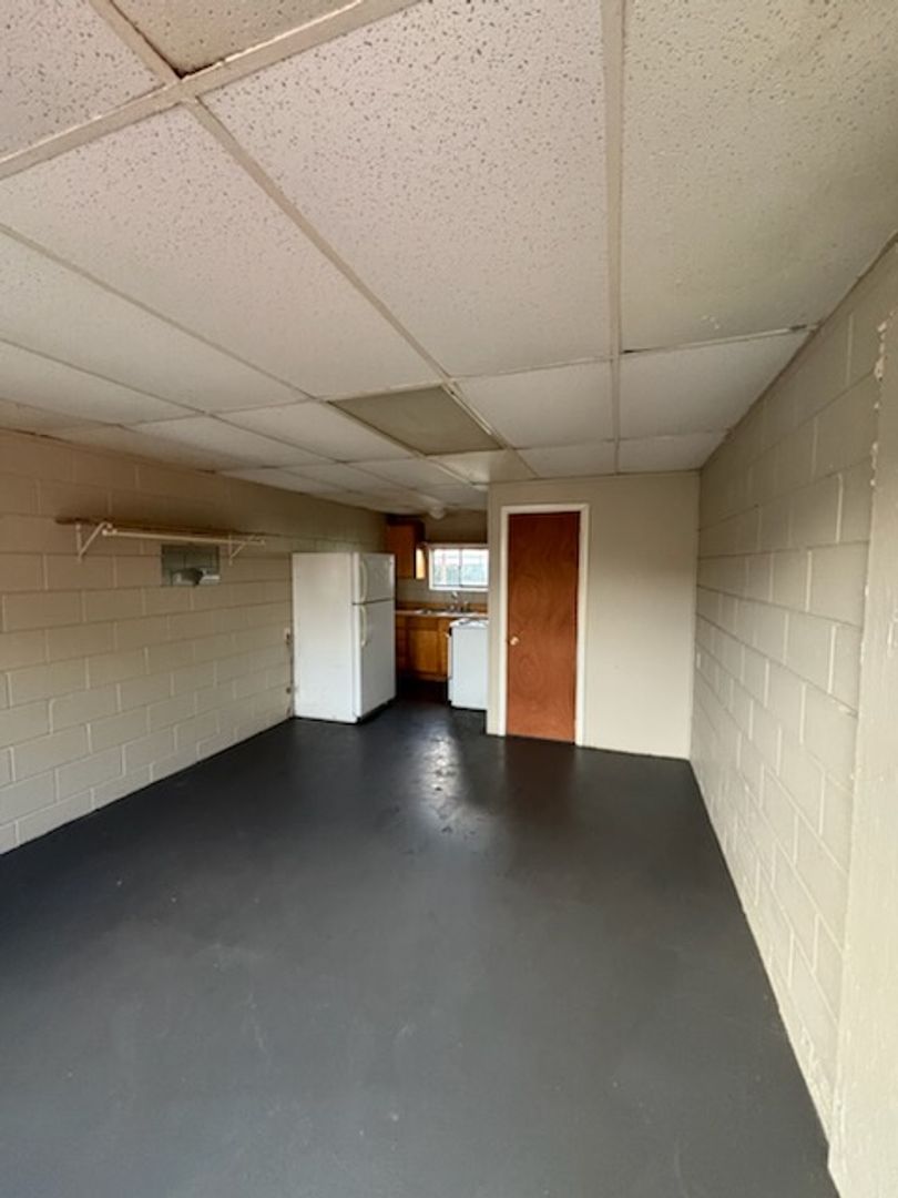 Salina Apartment: 117 W Ferry St