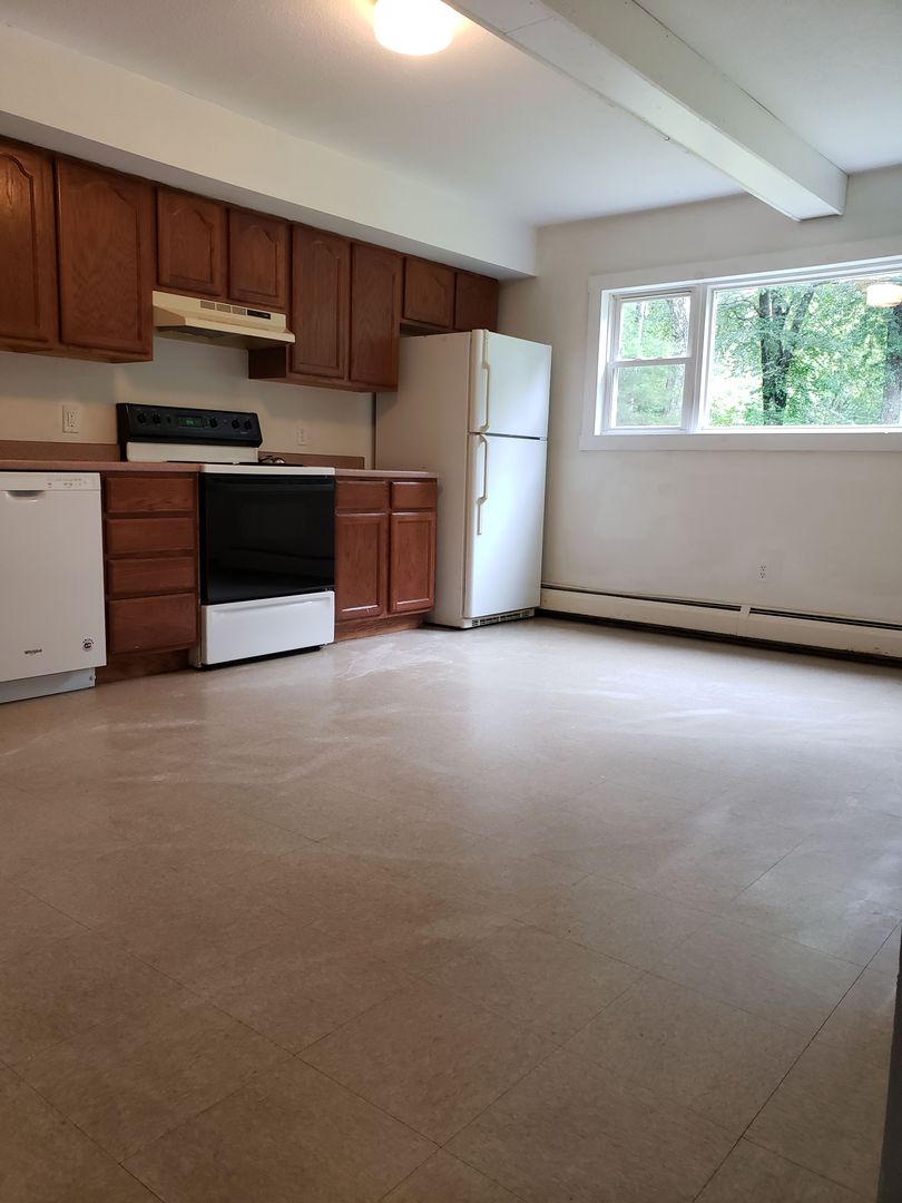 Hubbardston Apartment: 41 Morgan Rd