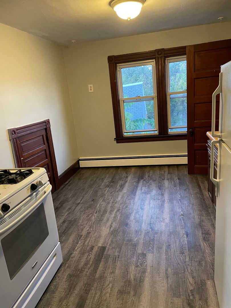 Leominster Apartment: 97 West St