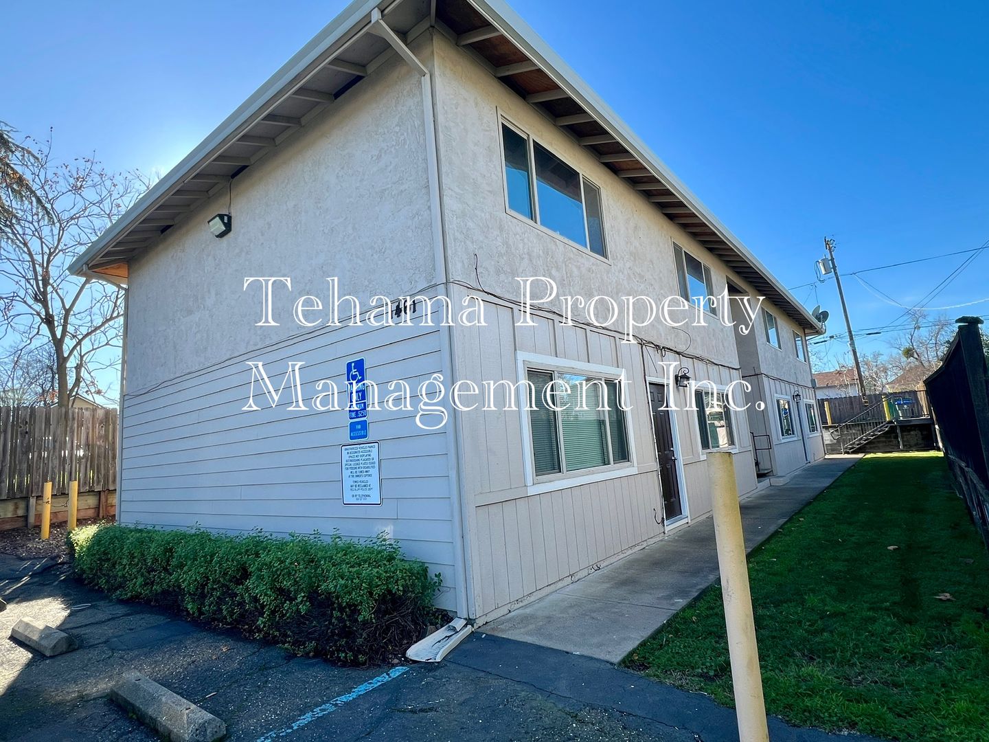 Red Bluff Apartment: 1461 Monroe St.