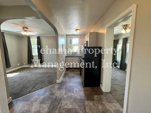 Upstairs 1 Bedroom 1 Bath Unit in Building Complex. *Two weeks free off of second months rent*.