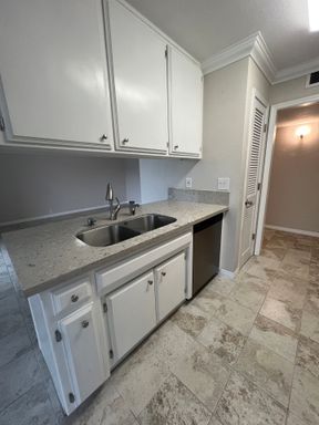2 Bedroom 2 Bath Upstairs Apartment on the River – photo 1