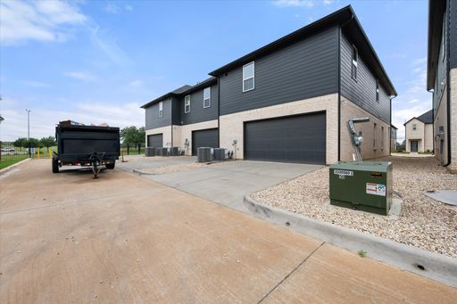 2355 Spring Park Blvd, Arlington, TX 76016