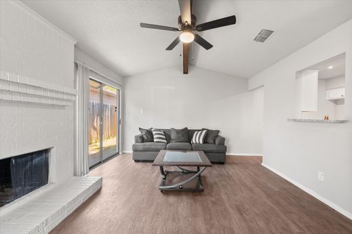 3330 Green Ridge Street, Fort Worth, TX 76133