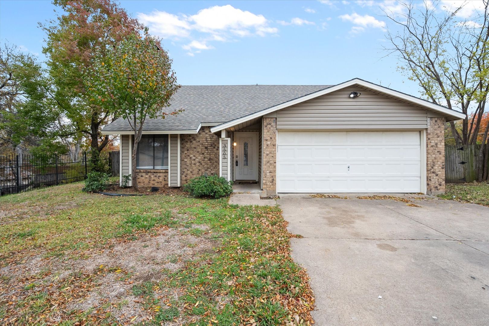 Arlington House: 3505 Rush Springs Drive