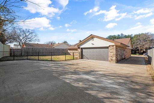 2001 San Jacinto Dr, Arlington, TX 76012