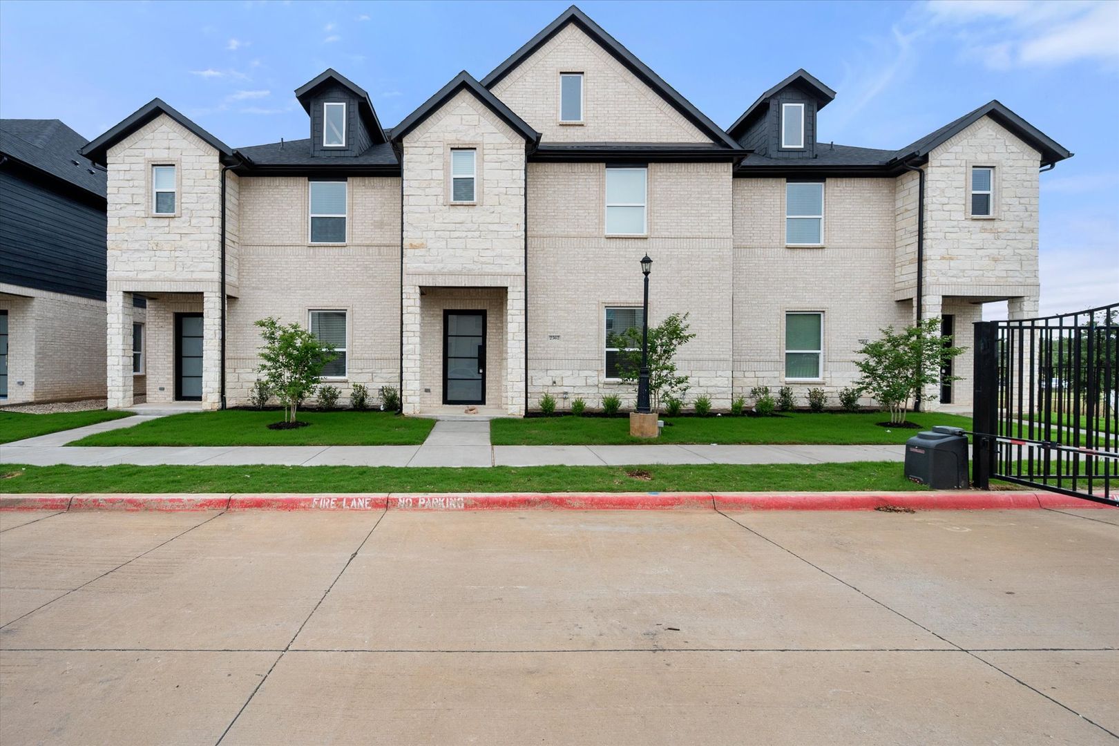 Arlington House: 2362 Spring Park Blvd