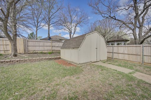 1521 Stratford Dr, Mansfield, TX 76063