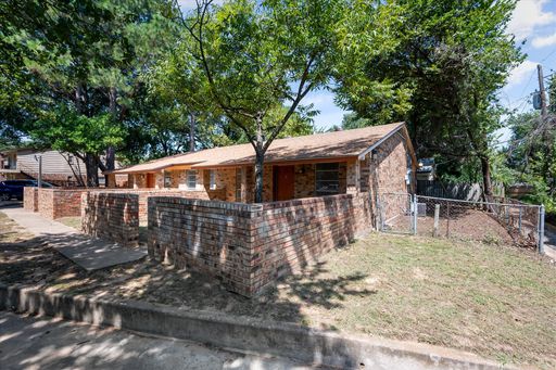 1803 Harry Court, #B, Arlington, TX 76012