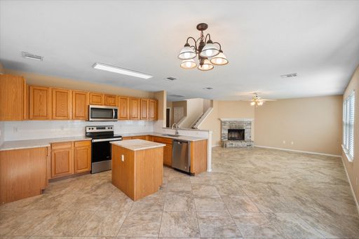 1049 Triple Crown Drive, Fort Worth, TX 76179