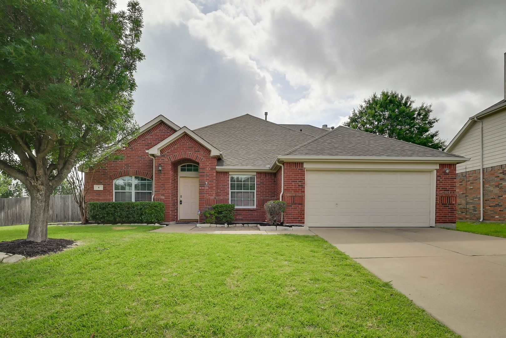 Mansfield House: 4 Blue Meadow Court