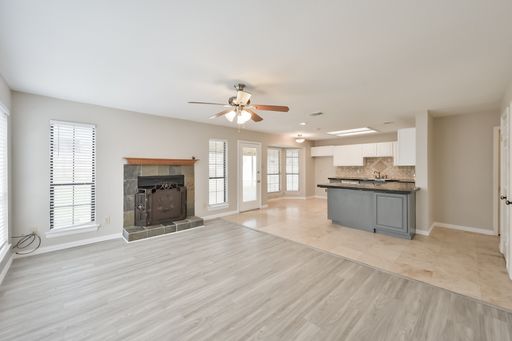 1521 Stratford Dr, Mansfield, TX 76063