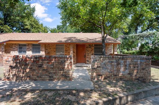 1803 Harry Court, #B, Arlington, TX 76012