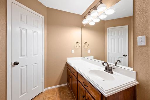 309 Shane Ln, Burleson, TX 76028