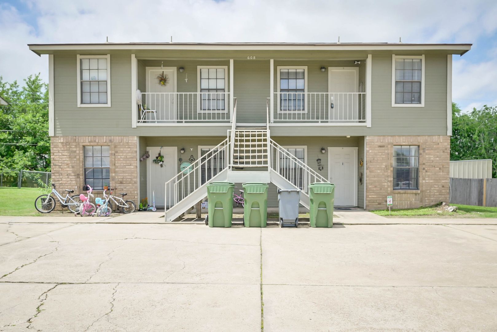 Mansfield Apartment: 608 Kings Way Dr