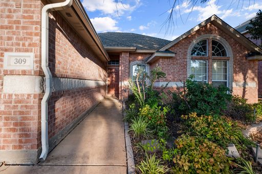 309 Shane Ln, Burleson, TX 76028