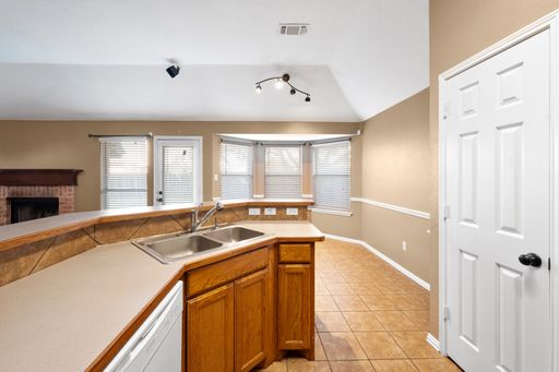 309 Shane Ln, Burleson, TX 76028