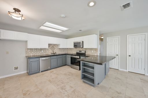 1521 Stratford Dr, Mansfield, TX 76063