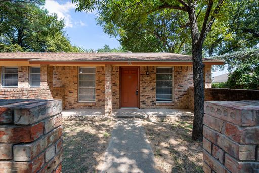 1803 Harry Court, #B, Arlington, TX 76012