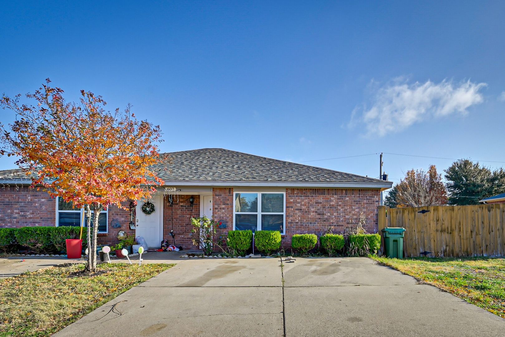 Mansfield House: 607 Kings Way Dr