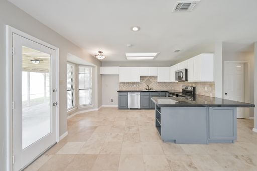1521 Stratford Dr, Mansfield, TX 76063