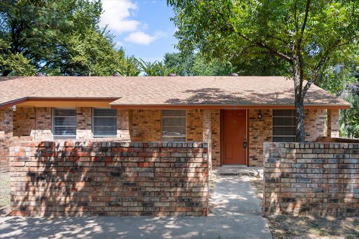 1803 Harry Court, #B, Arlington, TX 76012