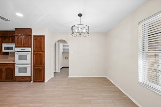 2001 San Jacinto Dr, Arlington, TX 76012