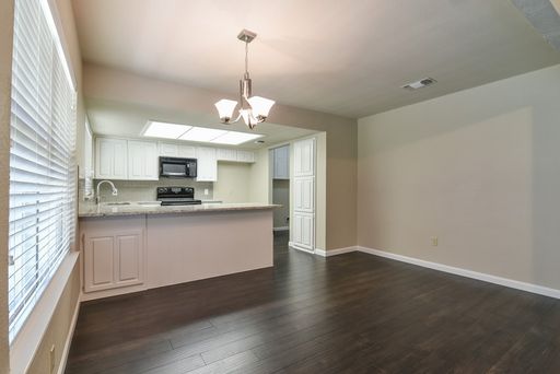 1808 Overbrook Dr, Arlington, TX 76014