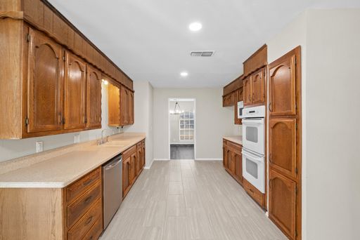 2001 San Jacinto Dr, Arlington, TX 76012