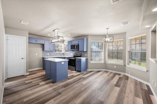 16 Atlantic Avenue, Midlothian, TX 76065