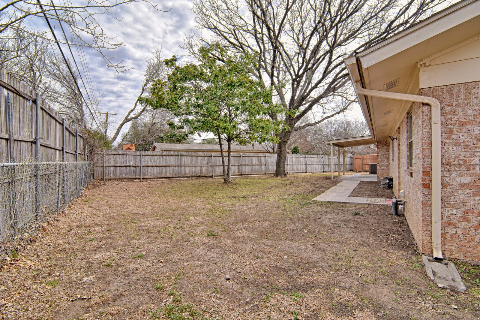 Fort Worth House: 7233 Overhill Rd