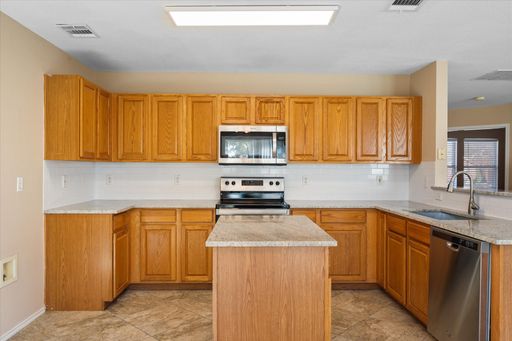 1049 Triple Crown Drive, Fort Worth, TX 76179