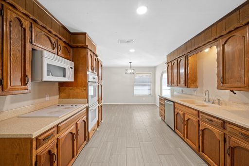 2001 San Jacinto Dr, Arlington, TX 76012