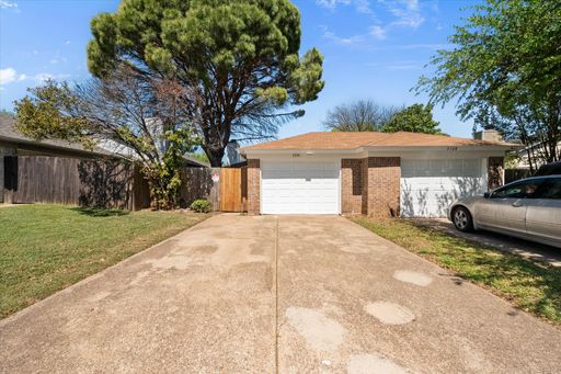 3330 Green Ridge Street, Fort Worth, TX 76133