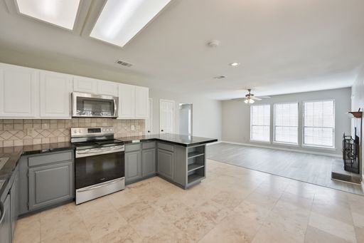 1521 Stratford Dr, Mansfield, TX 76063