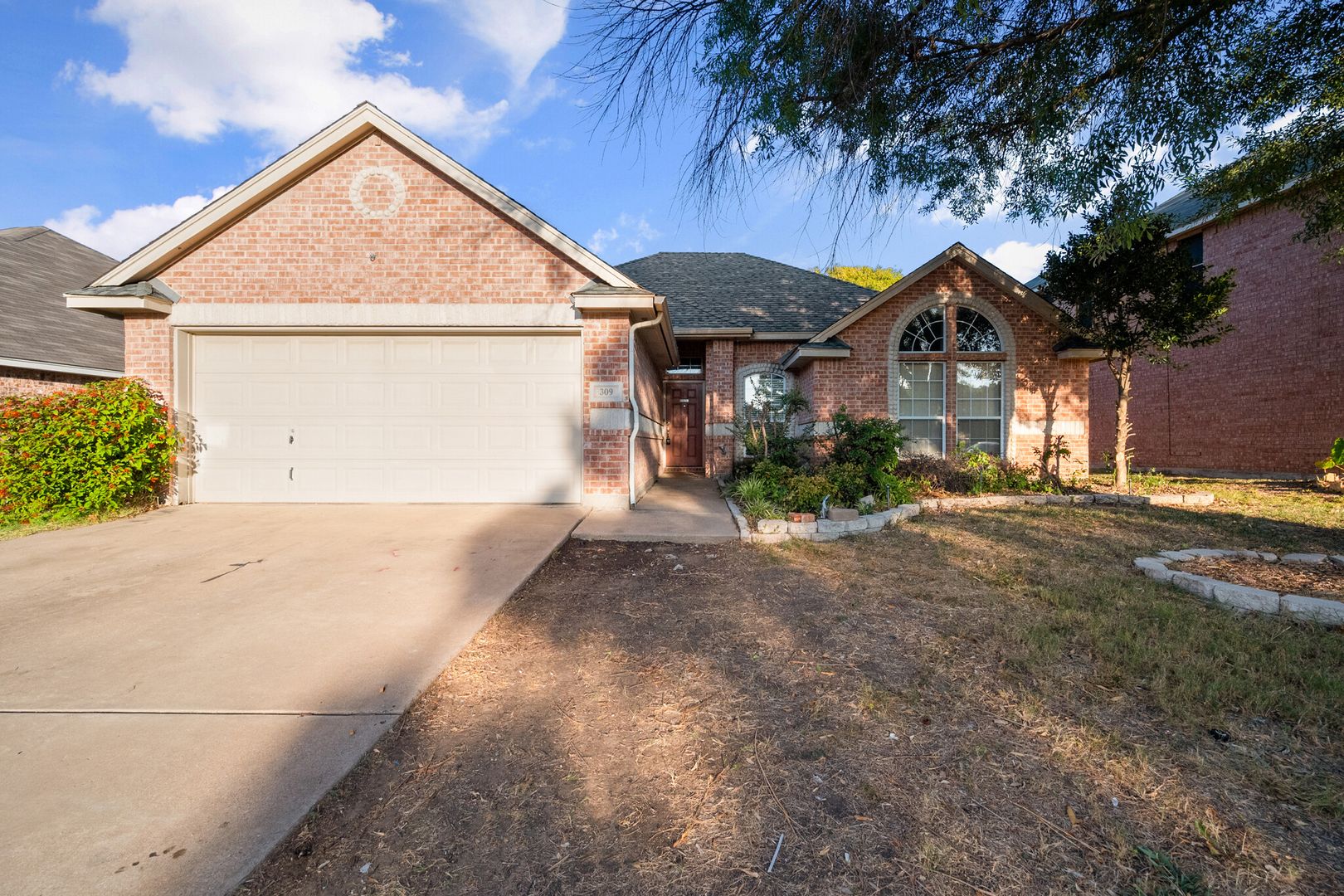 Burleson House: 309 Shane Ln