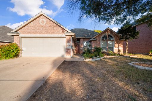 309 Shane Ln, Burleson, TX 76028